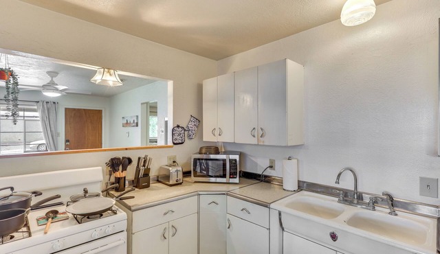 Pet-Friendly Farmington Retreat w/Fenced Patio