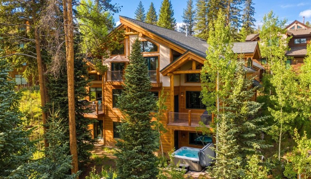 Pet Friendly, luxurious home, private hot tub and more!