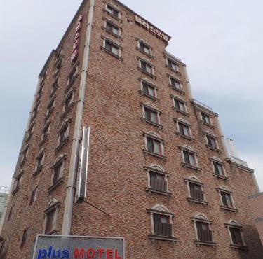 Plus Motel