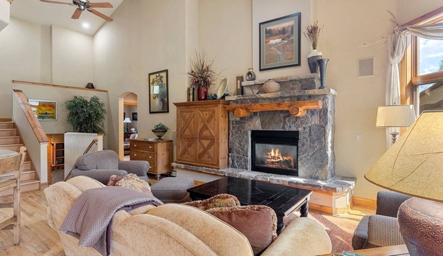 Pool & Hot Tub - Creek out Back - Spacious Multi-level home - Close to Ski Area
