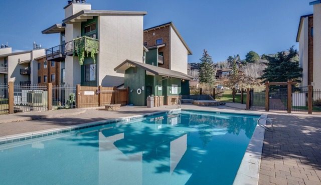 Pool & Hot Tub - Walk or Bus to Ski Base - Easy Parking