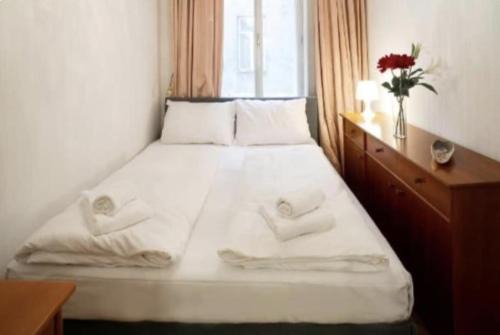 Premium Apartment with Free Parking & Shared Balcony