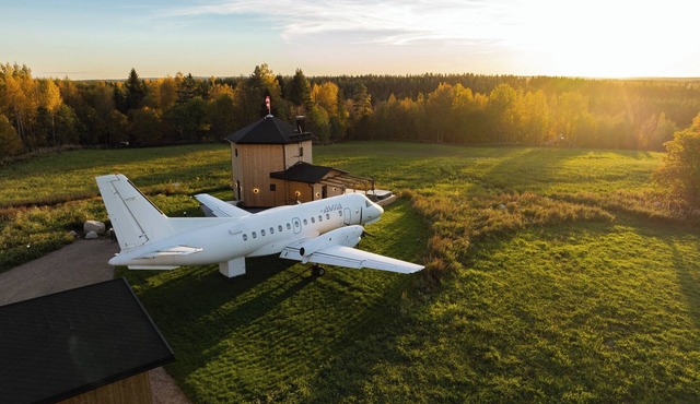 Private Airplane Lodge - Sauna & outdoor jacuzzi