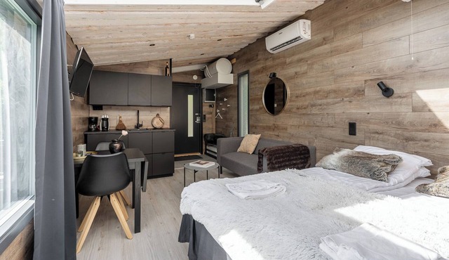 Private & Cozy Suite with lake views