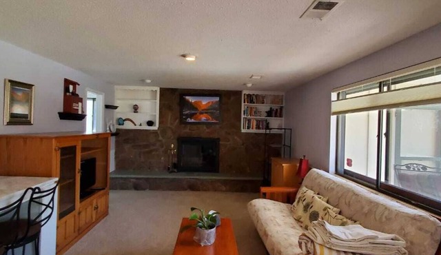 Private Cozy Studio with kitchenette - Garden level