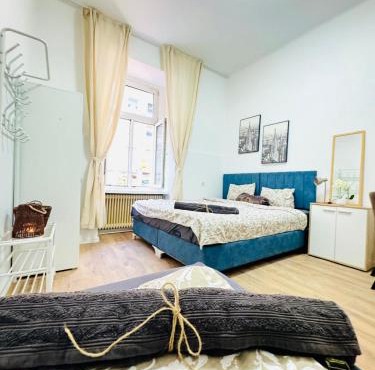 Private Rooms in 5BR Apartment Near Matzleinsdorfer Platz