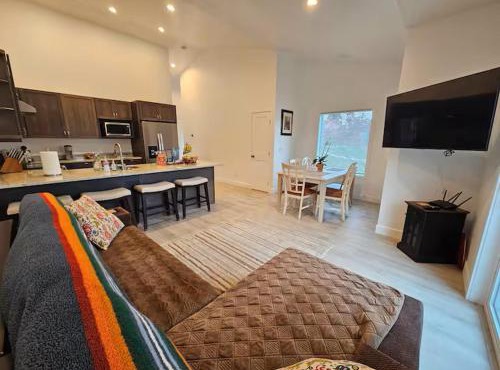 Private Townhomes with EV Charger and Parking and Free Wi-Fi