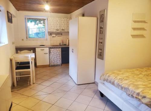 Private Wohnung mit Küche und Bad Einzimmerwohnung