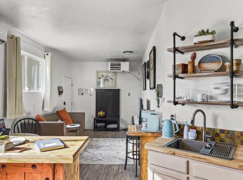 Quaint Monument Retreat studio
