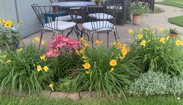 Quiet 2 BR, close to C.U. and bike path