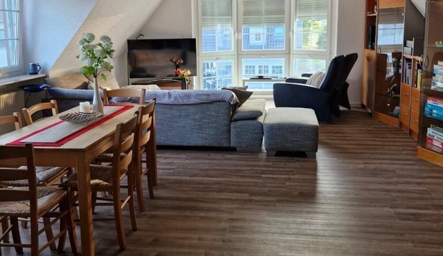 Quiet apartment (82 m2) with balcony and parking space