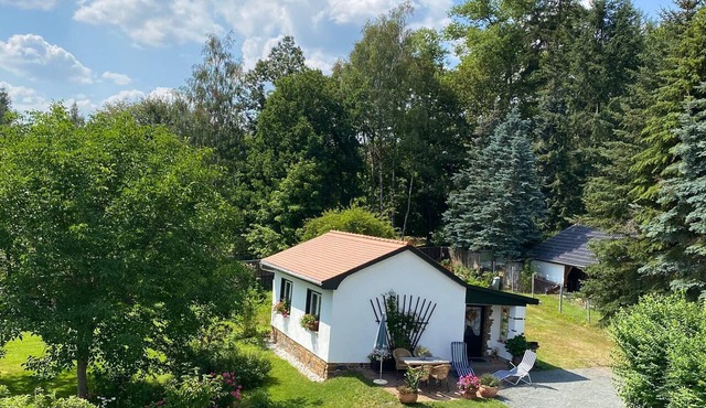 Quiet location. Large garden, private terrace and parking lot. Pet friendly
