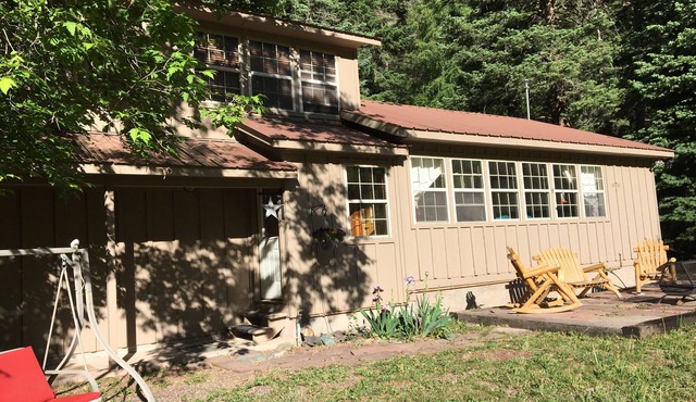 Quiet vacation house on forested property in Ouray