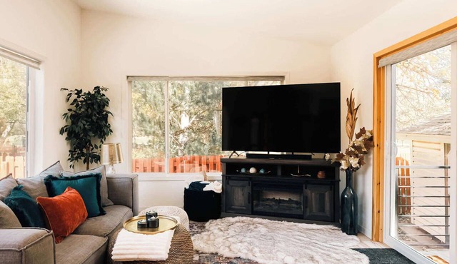 Ralston Creek Cottage - Serene Park Views