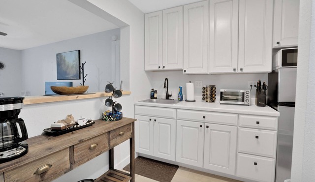 Redspeck Apartments- Stylish Stay On West Aztec