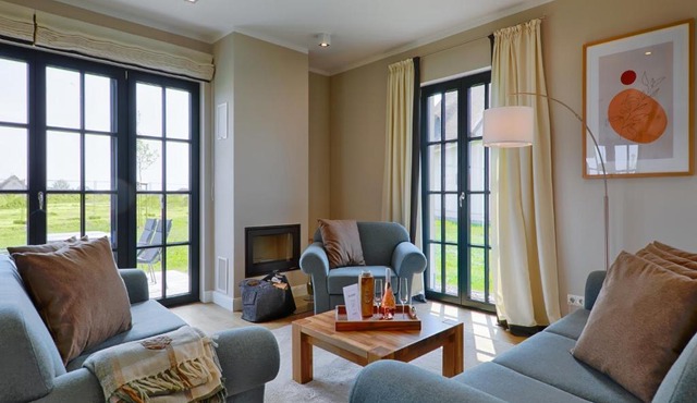 Reetland am Meer - Luxus Reetdachvilla mit 3 Schlafzimmern, Sauna und Kamin F22