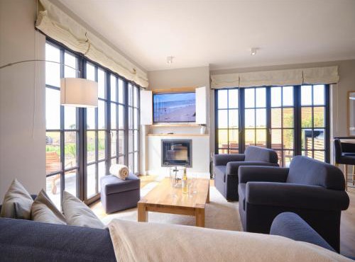 Reetland am Meer - LuxusPlus Reetdachvilla mit 4 Schlafzimmern, Außensauna, Loungebereich und Kamin H12