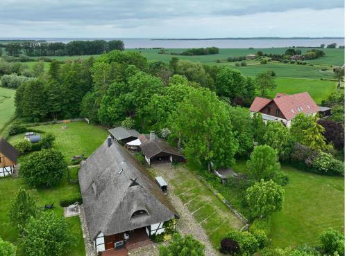 Reetmeer Apartments Spa & Reetdach am Salzhaff