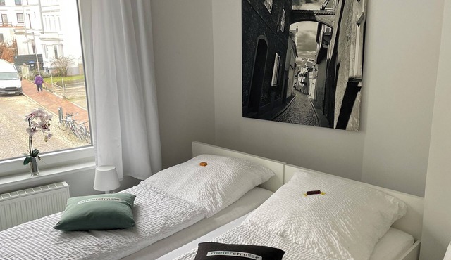 Refurbished city villa within walking distance of the Holsten Gate with 6 rooms on 2 floors