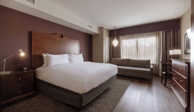Relaxing Urban Escape with Cozy Beds, Calming Decor and Fitness Center