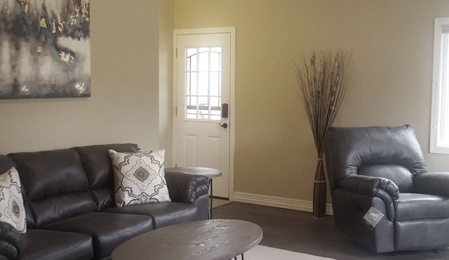 Remodeled & Fully-Furnished Guest Suite