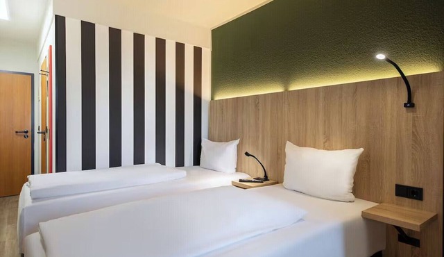 Restful Room near Shopping & Local Attractions, Perfect for Family Adventures