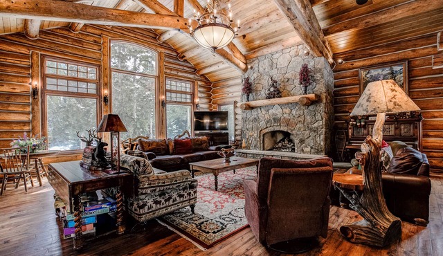 Rivertree Lodge Home: Riverfront Serenity, All The Amenities
