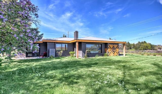 Rock Creek Canyon | 2BR, Hot Tub, Fire Pit, Views