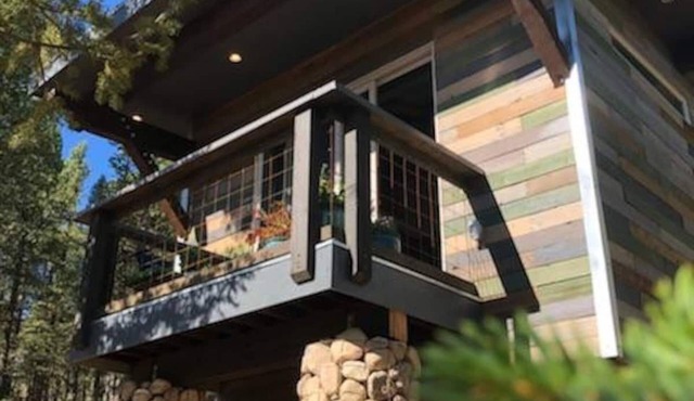 Rock Rest Eco-Cabin on 2 acre forested lot. Mins from Wolf & Wildlife Sanctuary.