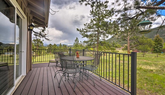 'Rocky Mountain Breezes' Cabin: Grill + Deck!