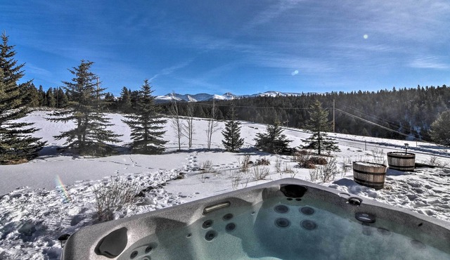 Rocky Mountain Retreat w/ Hot Tub Access & Views!