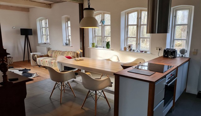 Romantic, listed thatched-roof house with wood-burning stove and garden