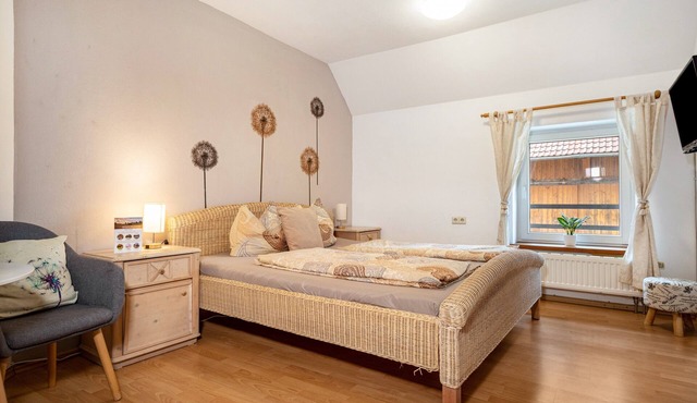 'Room 4', cozy double room with large bed