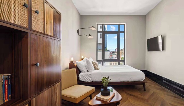 Rove Travel | Freeman 702 | Studio w/Amenities