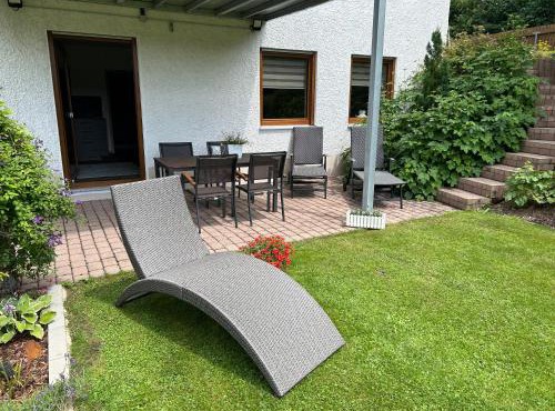 Ruhige Ferienwohnung mit Terrasse für 2 Personen