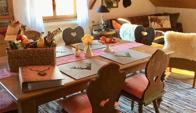 Rustic apartment in the ALLGÄU farmhouse, wood-burning stove, WLAN, SAT-TV