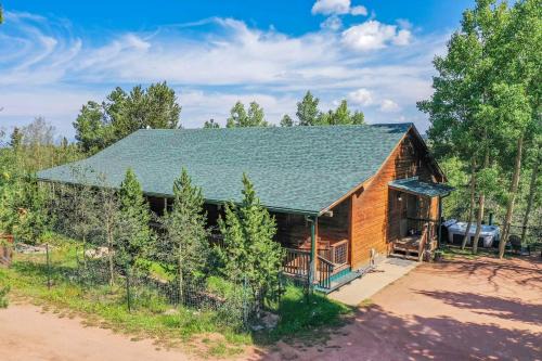 Rustic Outlaw Secluded Escape with Stunning Views