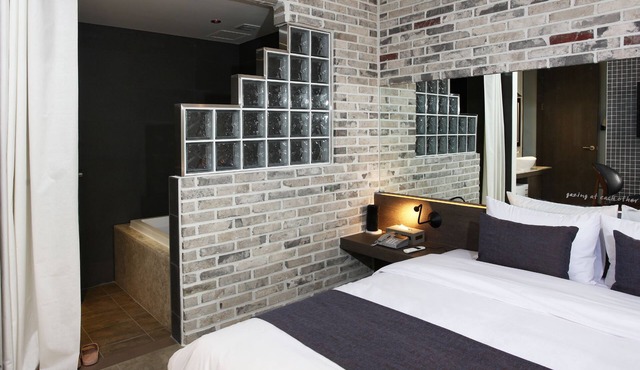 S& Hotel