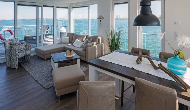 Schwimmendes Haus/Hausboot ANTARES ONE by Seeblick Ferien ORO