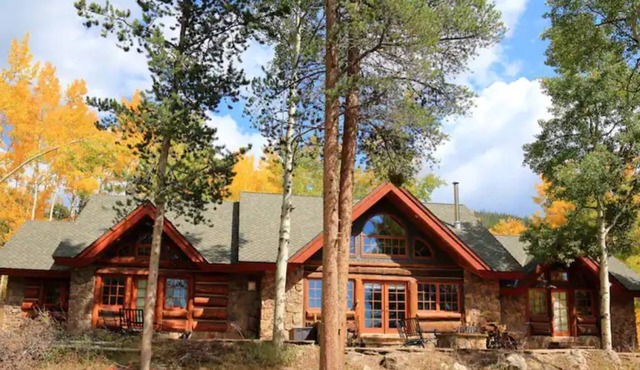 Secluded log cabin on Hurd Creek + Weddings/Events ♥