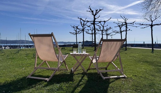 seeglueck HAFENBLICK - Stilvolle Ferienwohnung direkt am See und Fährhafen in Konstanz, in der Nähe der Universität