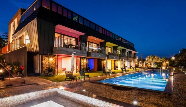 Seogwipo Black Land Lace Spa Pension