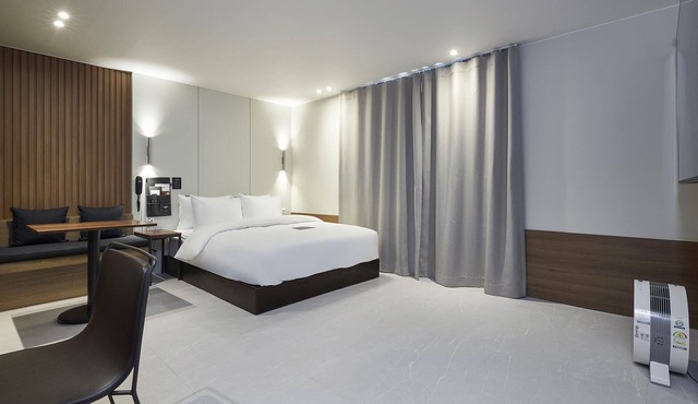 Seosan Lake Park Just Sleep Hotel