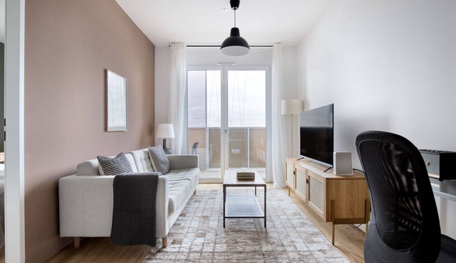 Serene Landstraße 1BR w/Gym & Pool, nr Restaurants, by Blueground