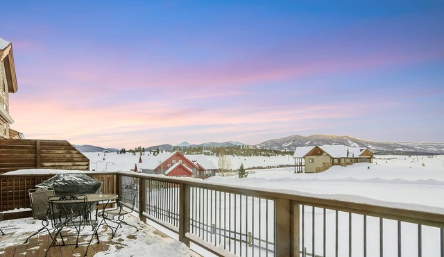 Serenity, Hot Tub & Views - Mountain Getaway
