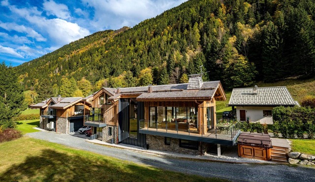 Serviced Luxury Chalet with 10m Indoor Pool