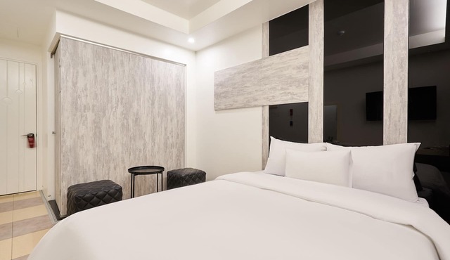 Show Hotel