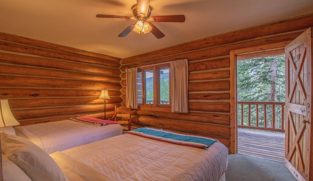 Single King Room - Longs Peak View