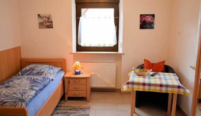 Single room (shared shower/WC) - Gästehaus Grau