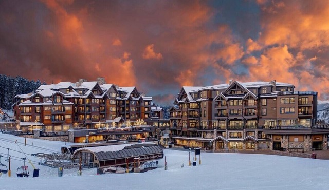 Ski in/out 1BR Suite - Grand Colorado on Peak 8 - Available Feb 8-Feb 15, 2026